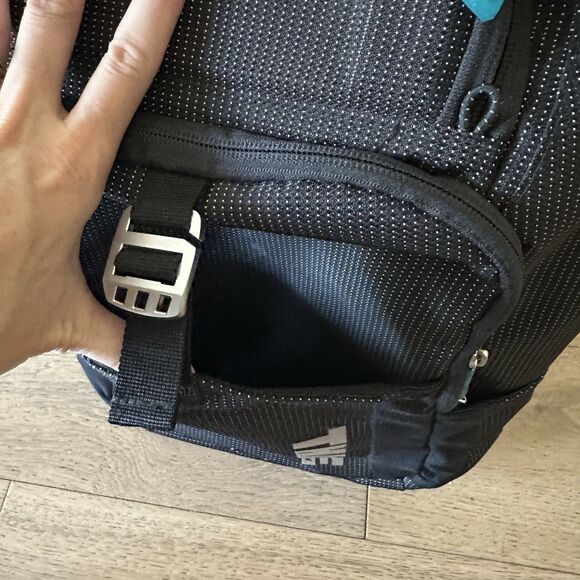 Thule Crossover 32L Backpack - 15inch MacBook Pro / 15.6inch PC/Tablet - 19”x15” - Picture 11 of 16